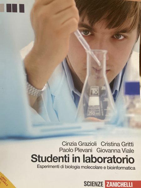 Copertina di Studenti in laboratorio
