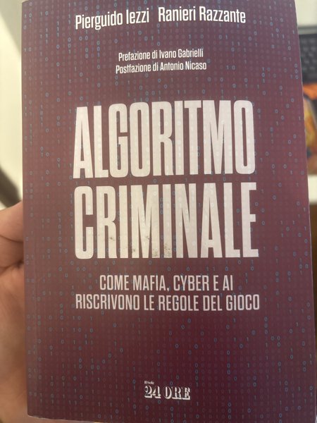 Copertina di Algoritmo criminale